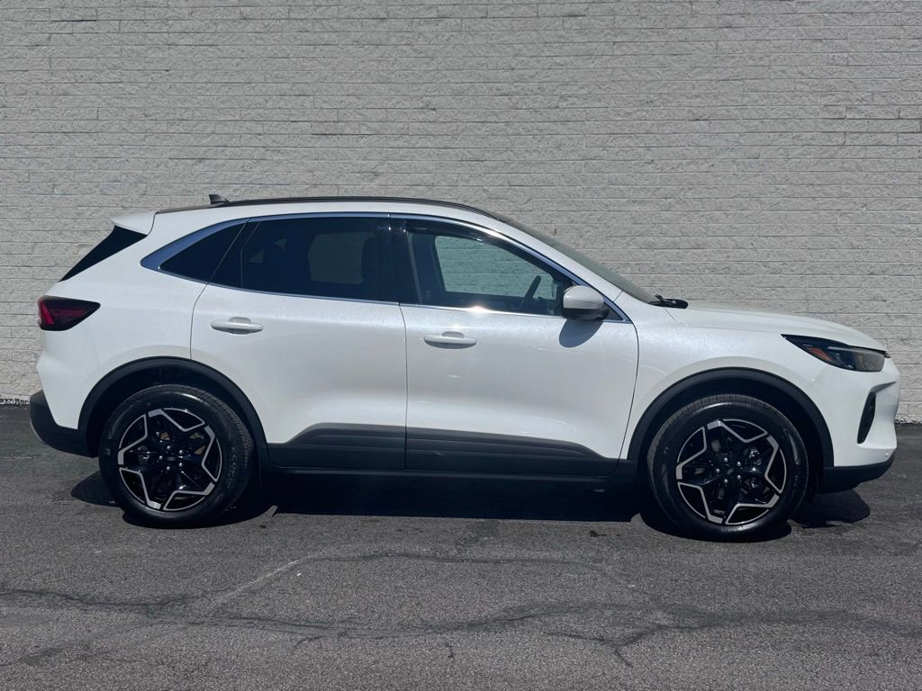 Used 2026 Ford Escape Platinum w/ Premium Technology Package image 7