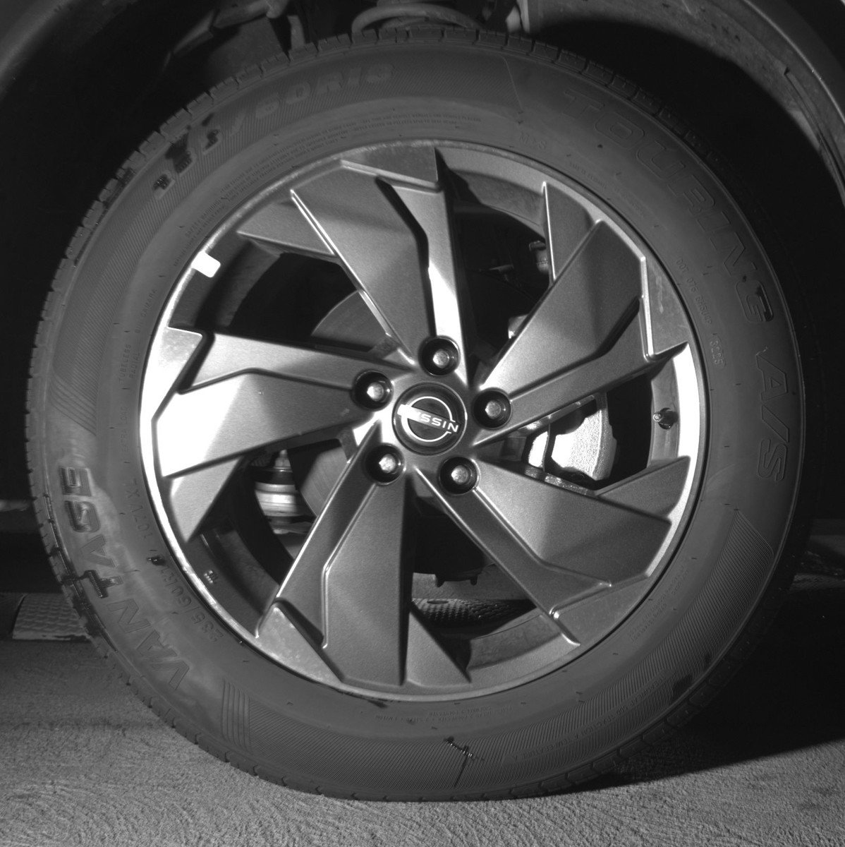 Used 2025 Nissan Rogue SV image 13