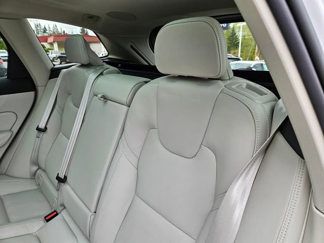 Certified 2023 Volvo XC60 B6 Ultimate w/ Protection Package Premier AWD/4WD image 17