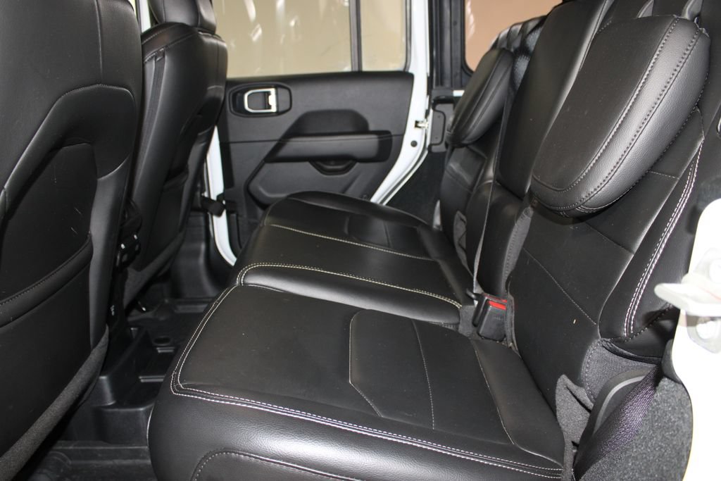 Used 2023 Jeep Wrangler Unlimited Sahara w/ Cold Weather Group AWD/4WD image 23