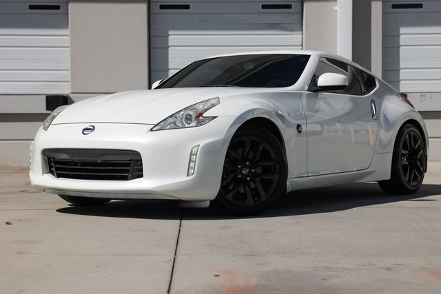 Used 2016 Nissan 370Z Coupe RWD image 1
