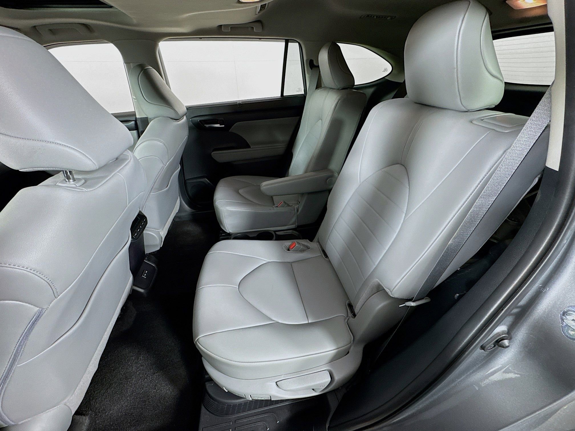 Certified 2025 Toyota Highlander XLE image 18
