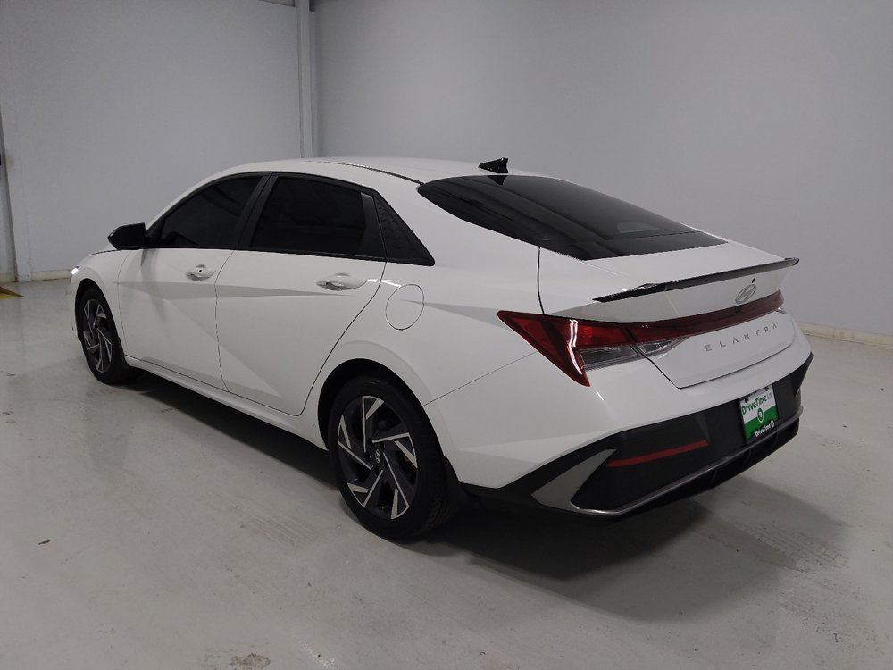 Used 2025 Hyundai Elantra Sport FWD image 5