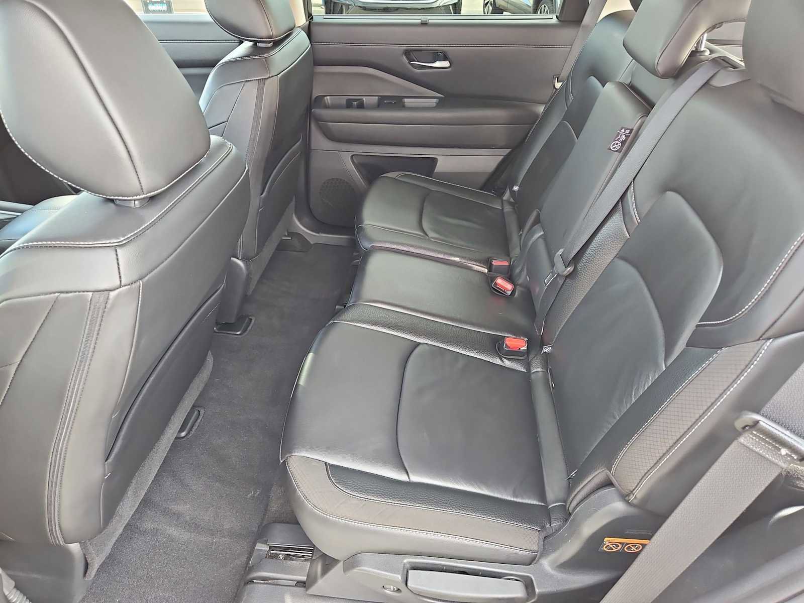 Used 2025 Nissan Pathfinder SL image 24