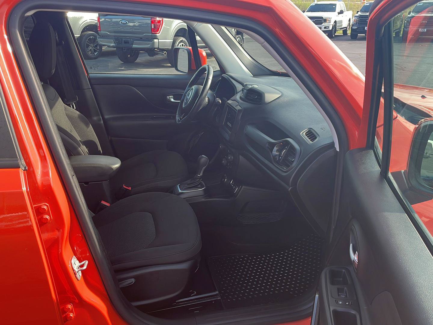 Used 2019 Jeep Renegade Altitude w/ Quick Order Package 2XM AWD/4WD image 25