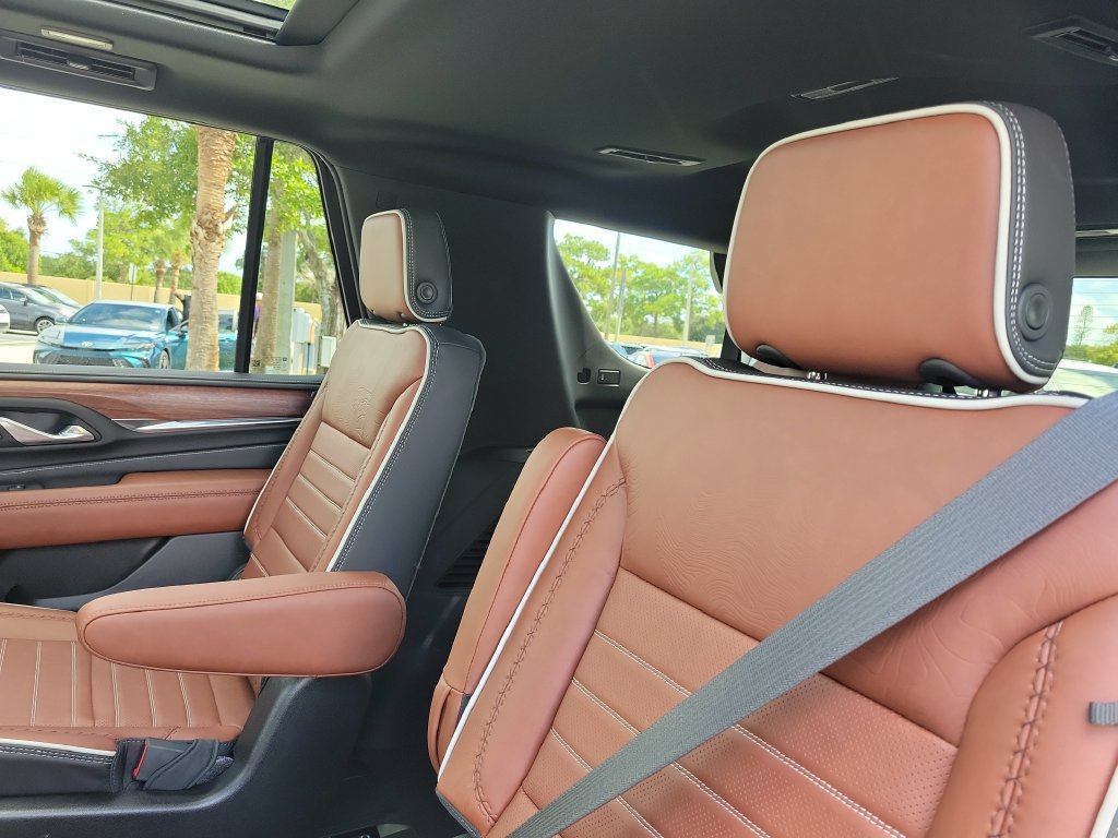 Used 2024 GMC Yukon Denali Ultimate AWD/4WD image 24