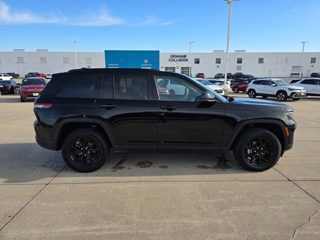 Used 2025 Jeep Grand Cherokee Altitude AWD/4WD image 15