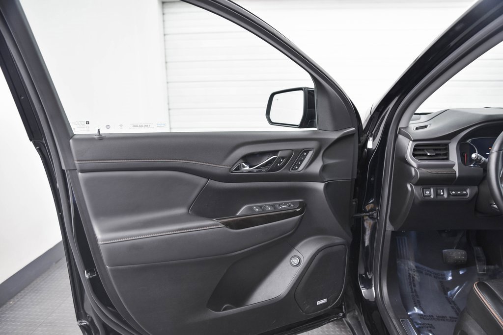 Used 2023 GMC Acadia AT4 image 9