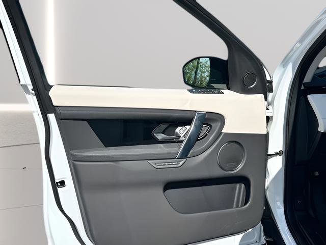 Certified 2025 Land Rover Discovery Sport S image 15