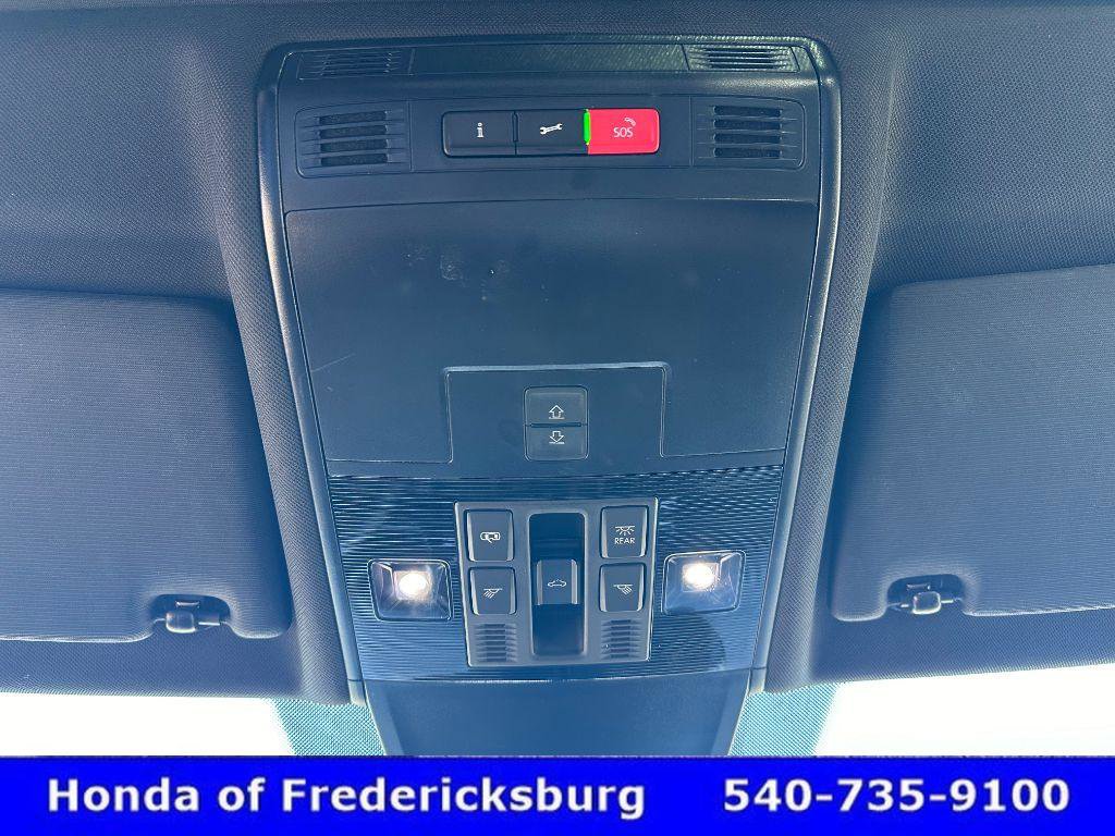 Used 2024 Volkswagen Tiguan SE R-Line image 27