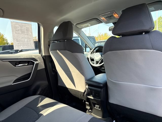 Used 2021 Toyota RAV4 XLE w/ XLE Grade Weather Package AWD/4WD image 21