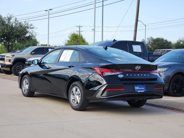 Certified 2026 Hyundai Elantra SE FWD image 4