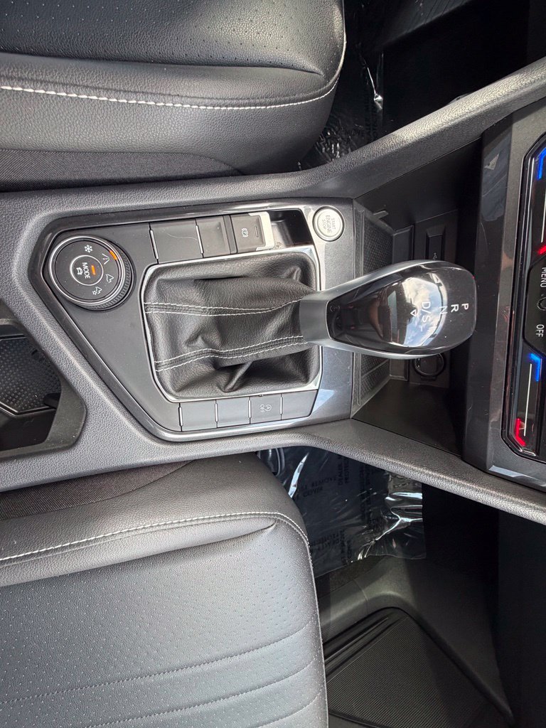 Used 2023 Volkswagen Tiguan SE w/ Panoramic Sunroof Package AWD/4WD image 14