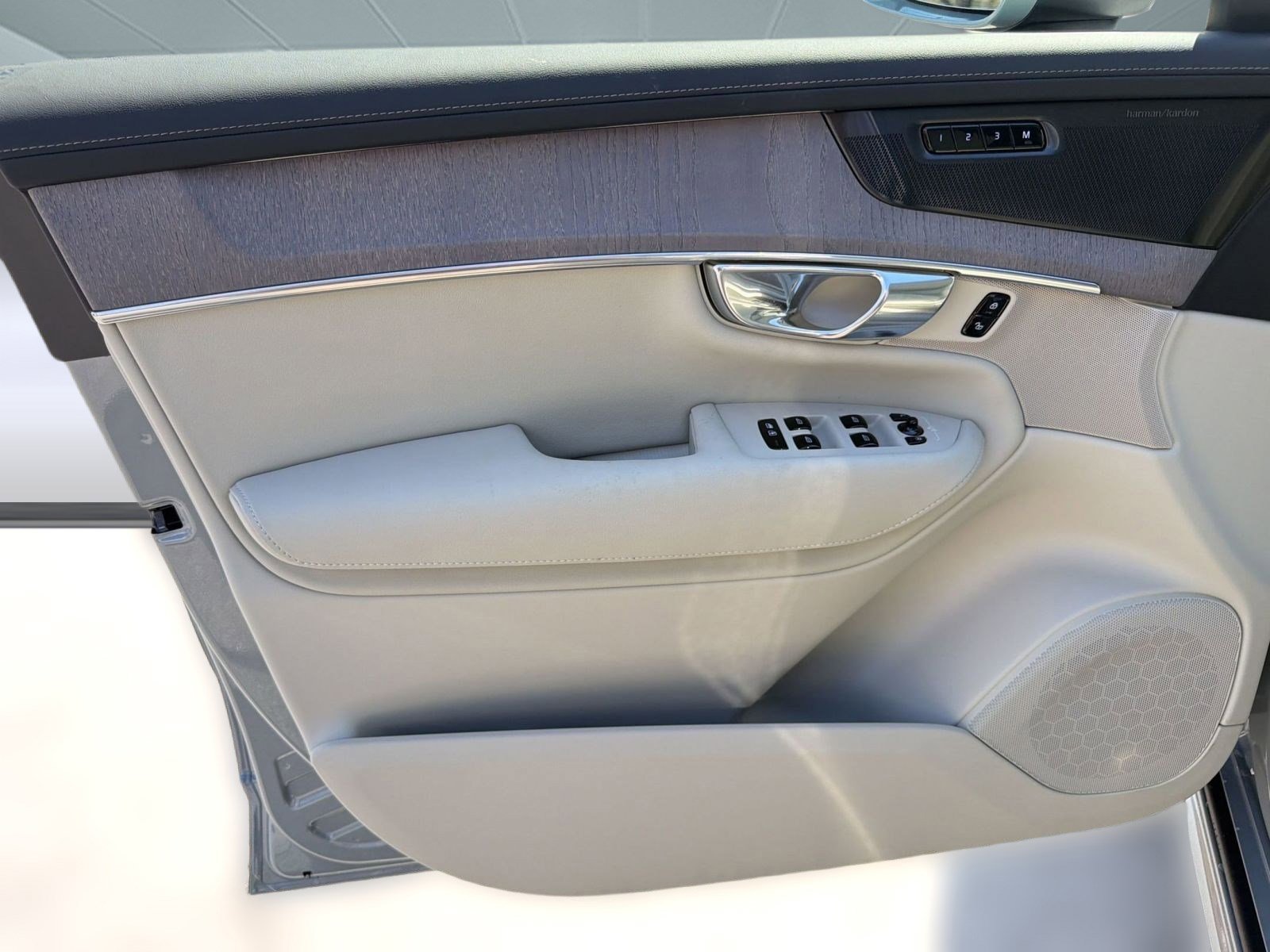 New 2026 Volvo XC90 B6 Ultra w/ Protection Package image 22
