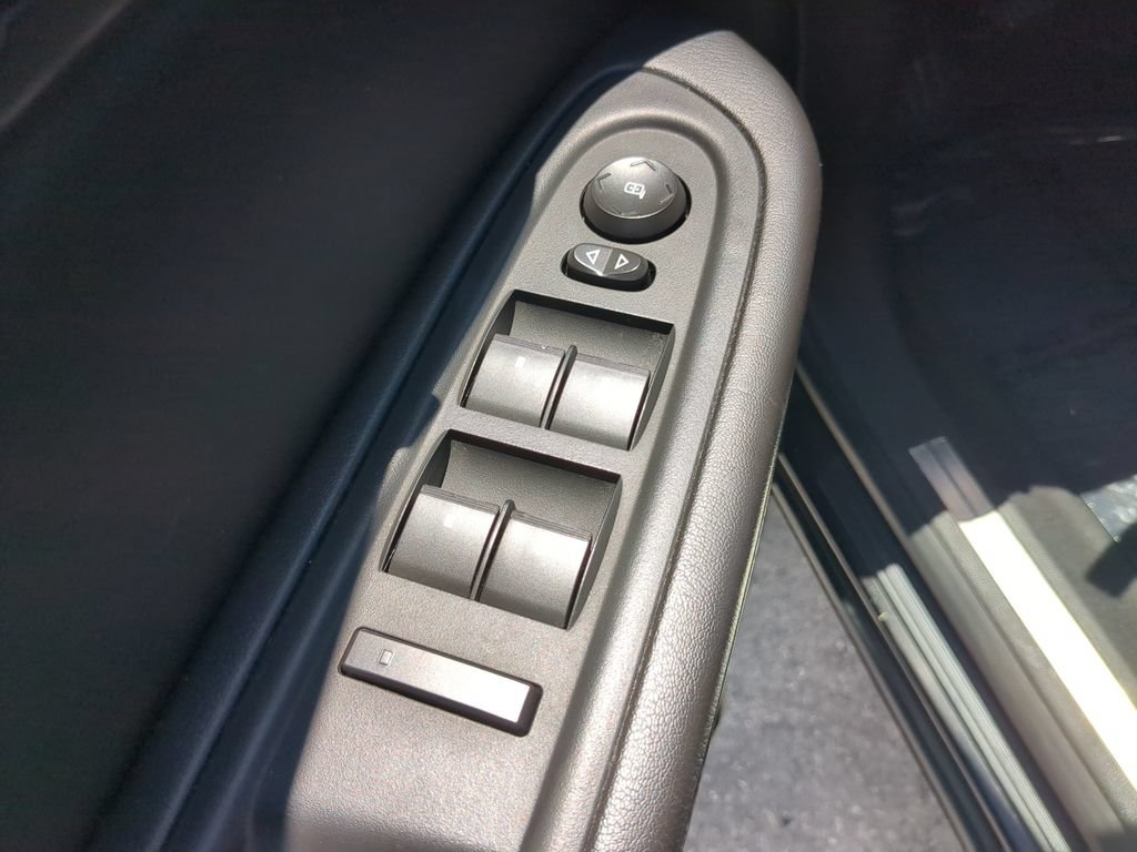 Used 2016 GMC Acadia SLT FWD image 18