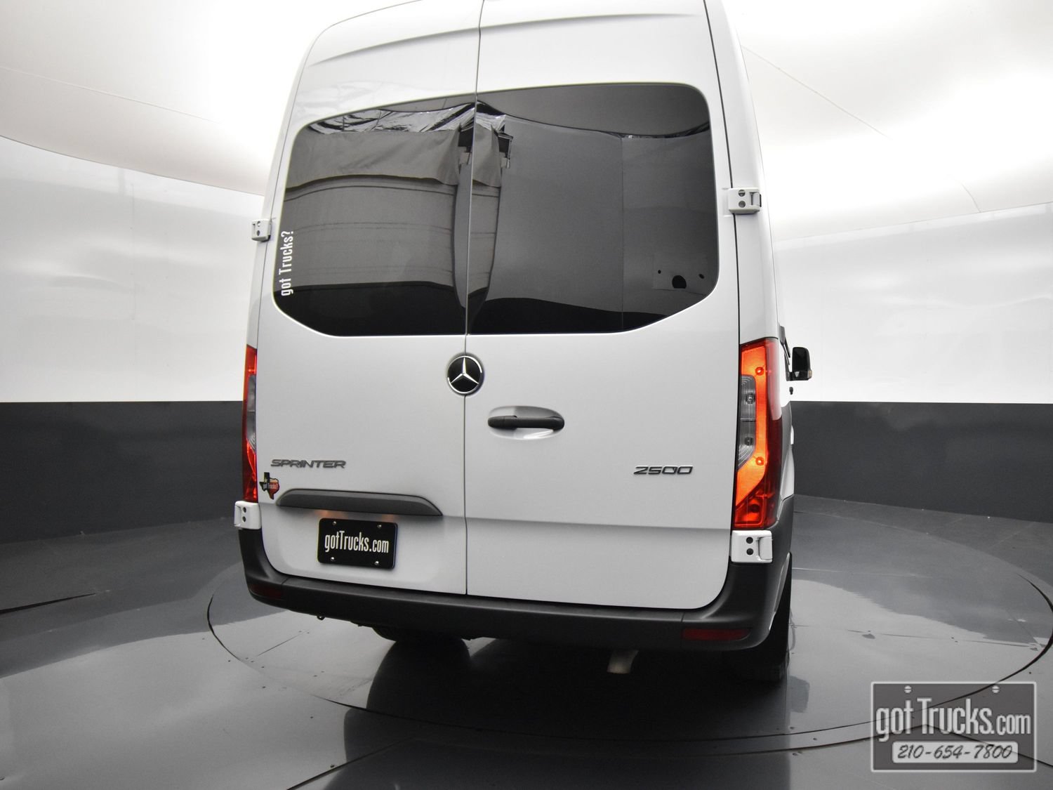 Used 2024 Mercedes-Benz Sprinter 2500 image 6