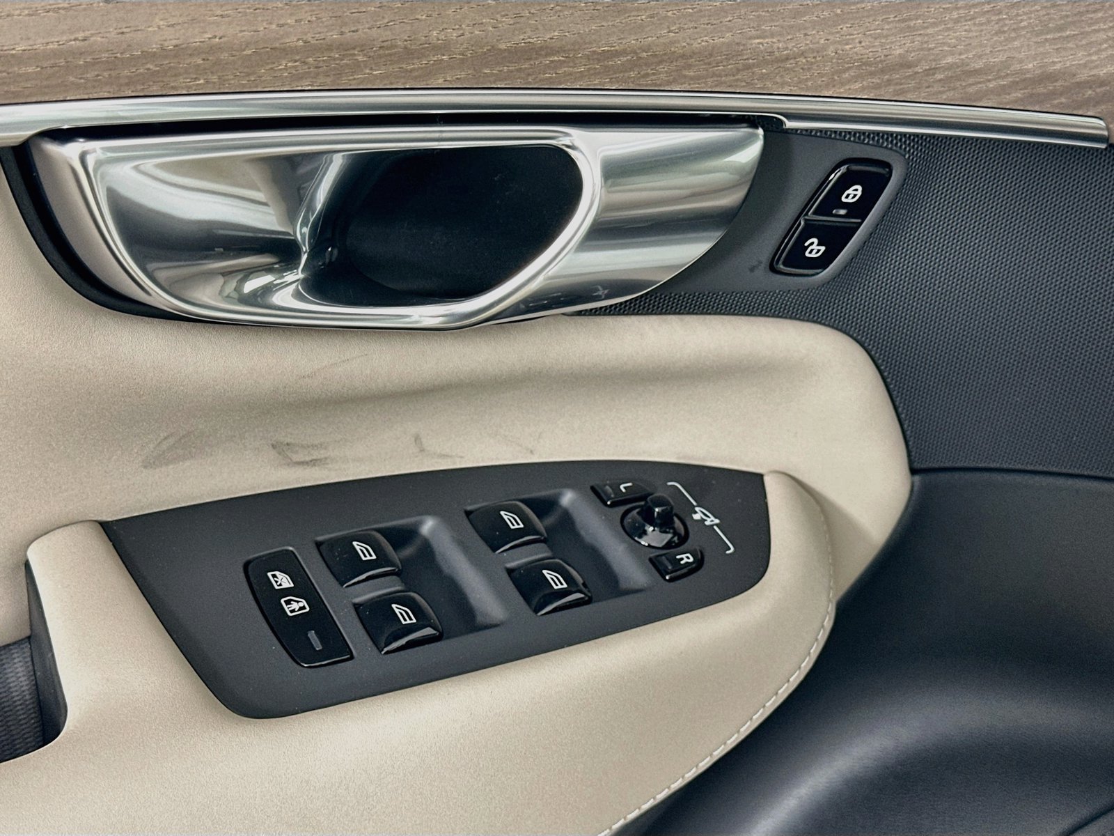 New 2026 Volvo XC90 T8 Plus w/ Protection Package AWD/4WD image 17