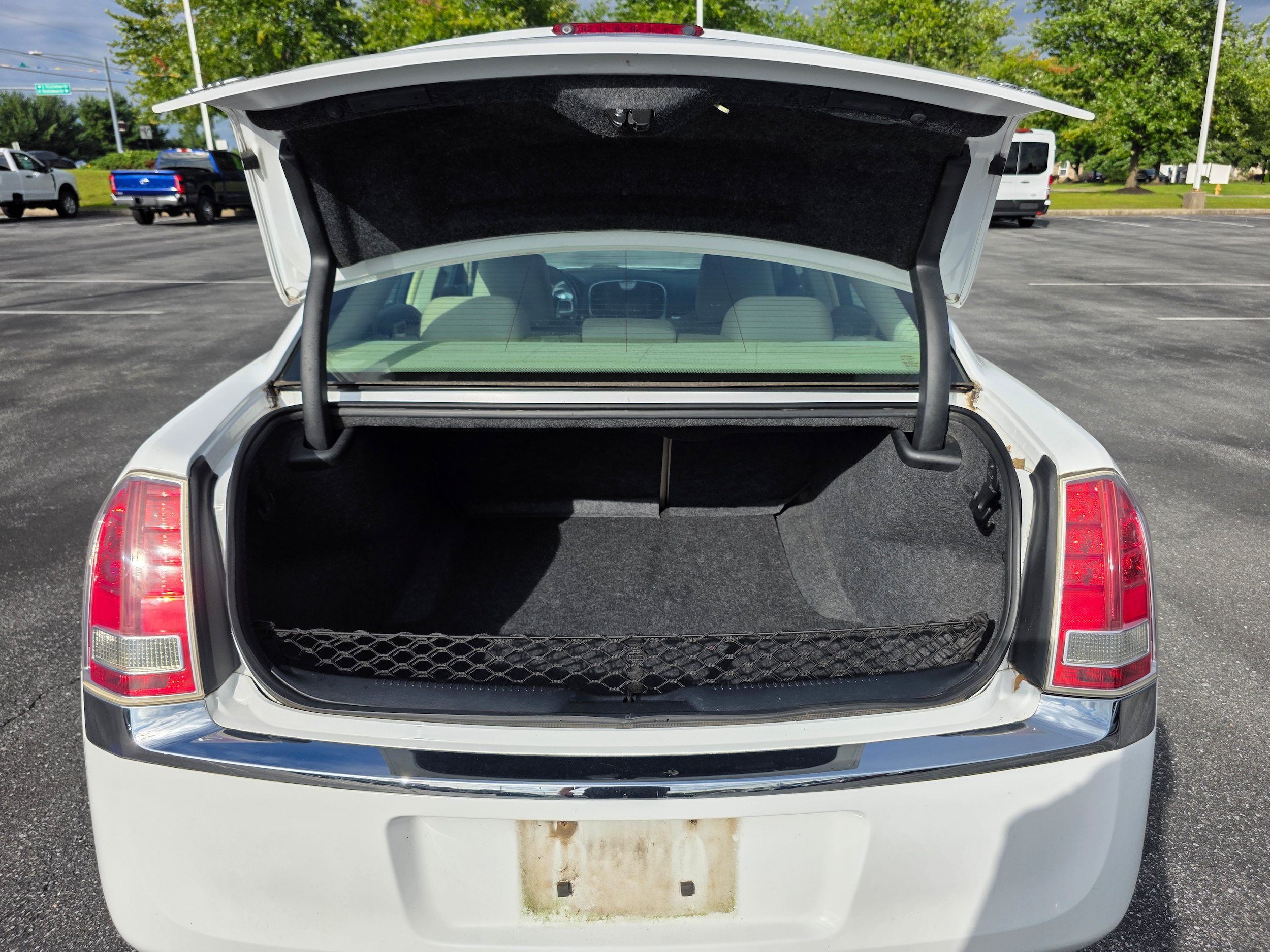 Used 2013 Chrysler 300 AWD w/ Driver Convenience Group image 7