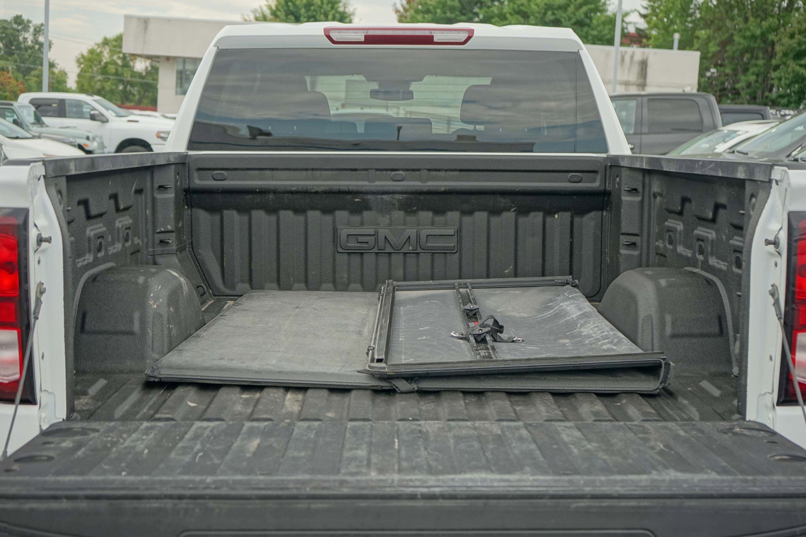 Used 2023 GMC Sierra 1500 Elevation image 9