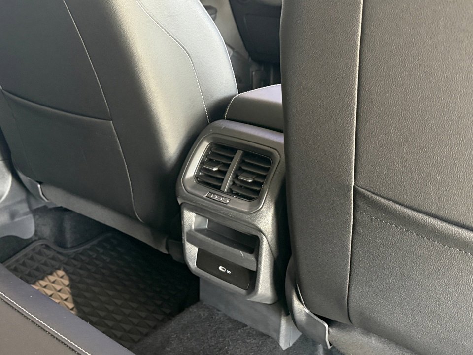 Certified 2022 Volkswagen Taos SE w/ Panoramic Sunroof Package image 33