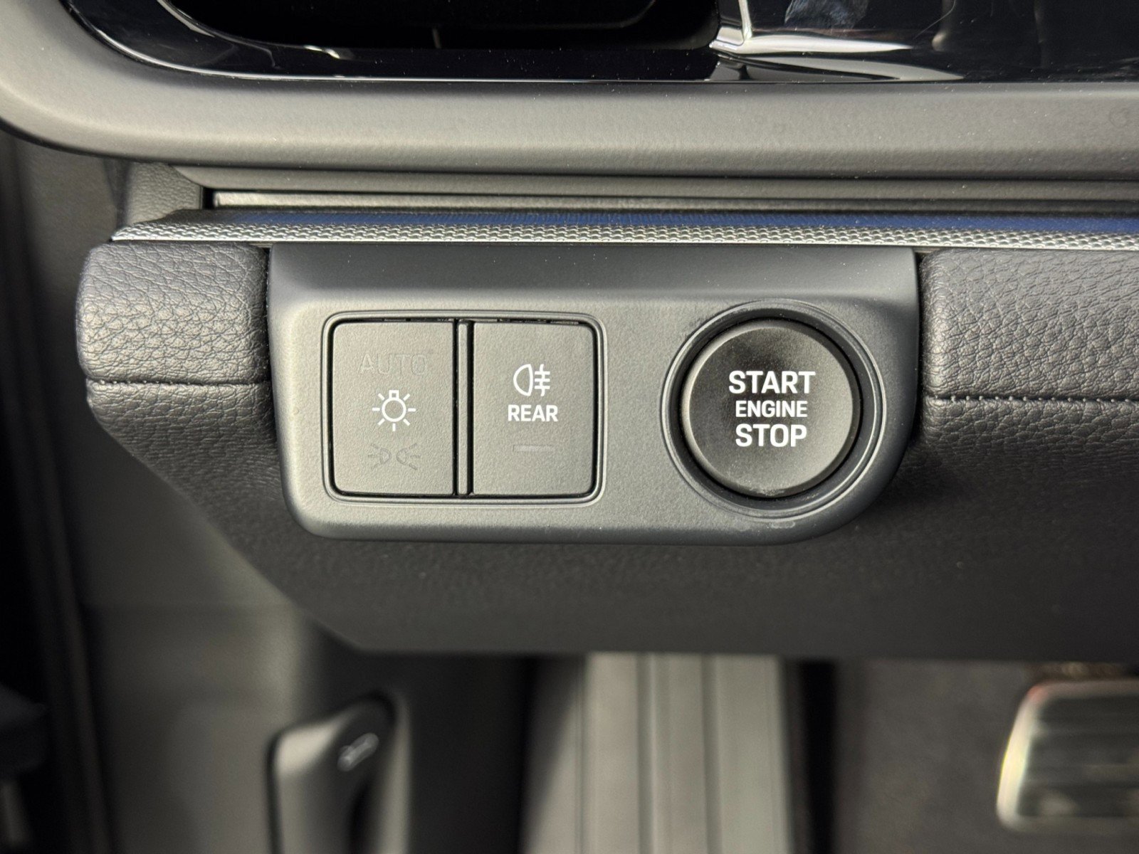 Used 2025 Porsche Panamera w/ Premium Package image 18