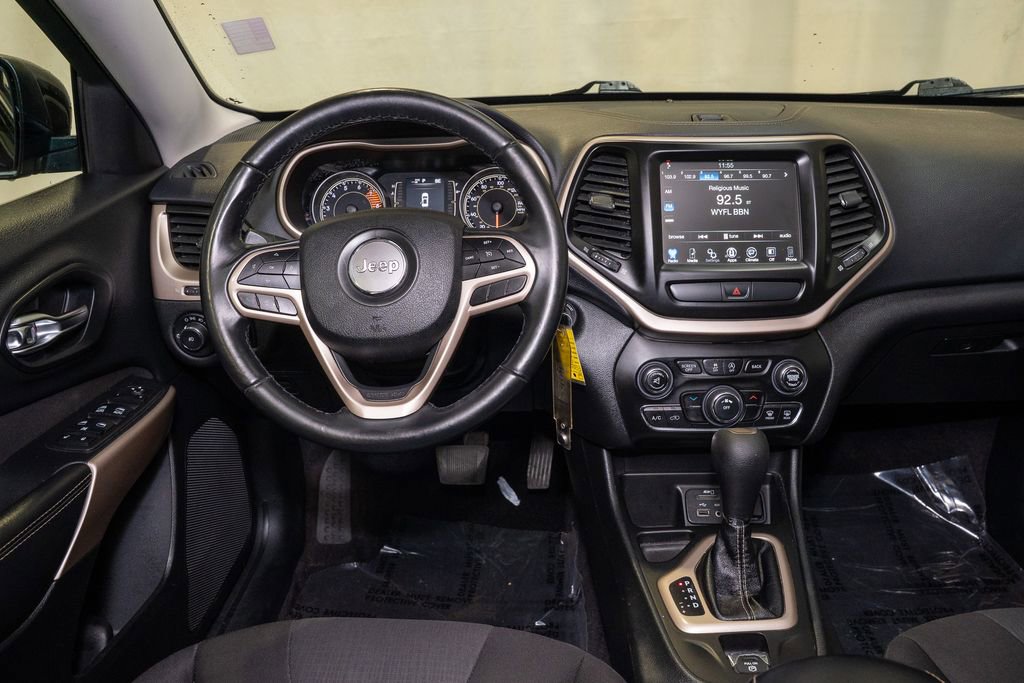 Used 2017 Jeep Cherokee Latitude image 6