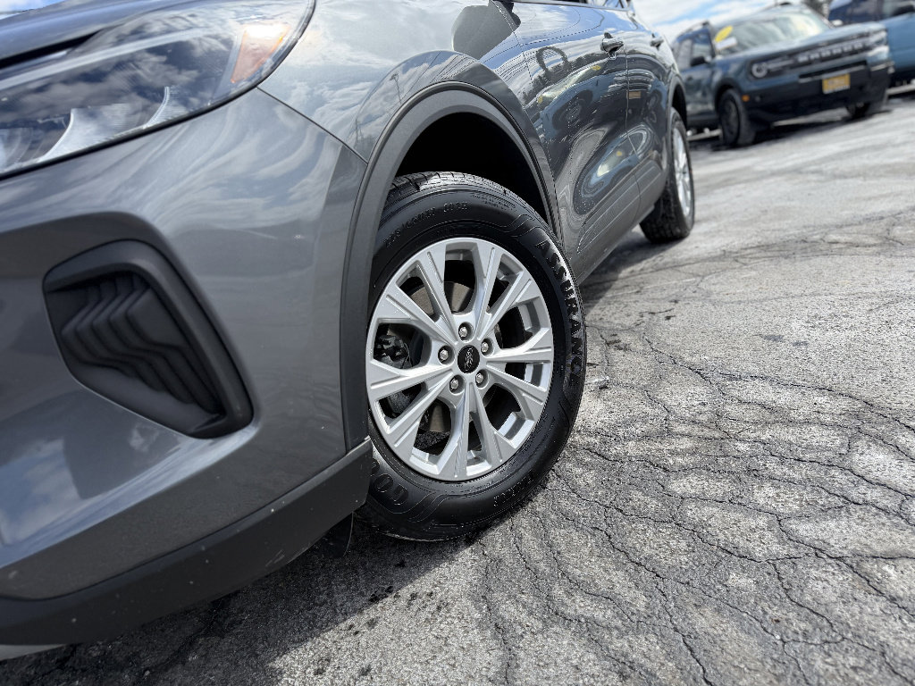 Certified 2023 Ford Escape Active image 2