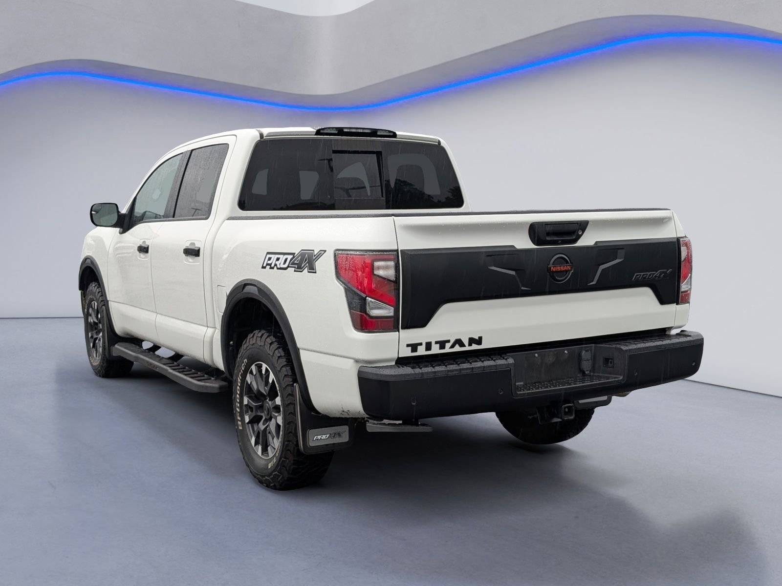 Used 2021 Nissan Titan PRO-4X w/ Pro-4x Convenience Package AWD/4WD image 3