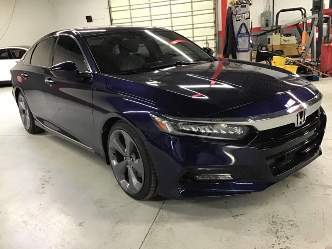 Used 2020 Honda Accord Touring image 4