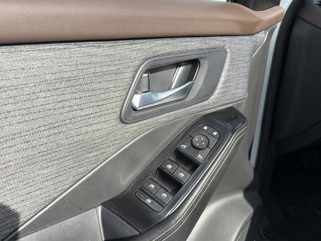 Certified 2023 Nissan Rogue SV image 25