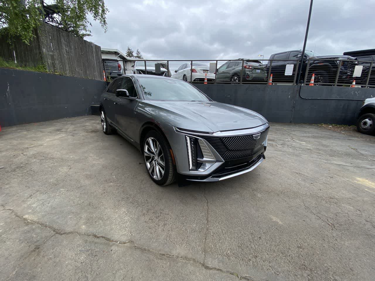 Used 2024 Cadillac Lyriq Luxury w/ LPO, Floor Liner Package AWD/4WD image 8