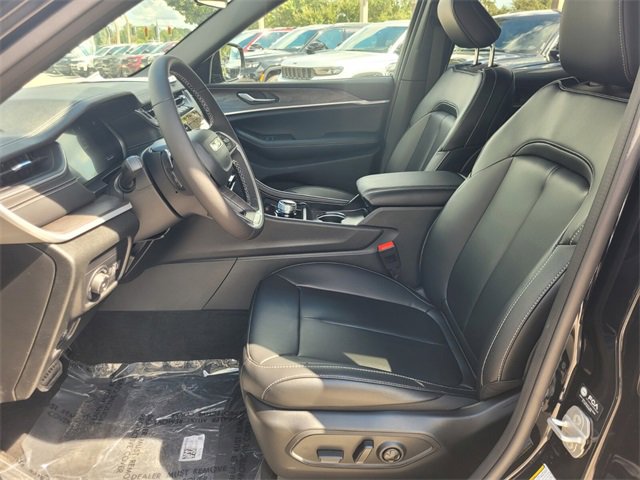 New 2025 Jeep Grand Cherokee Limited image 4