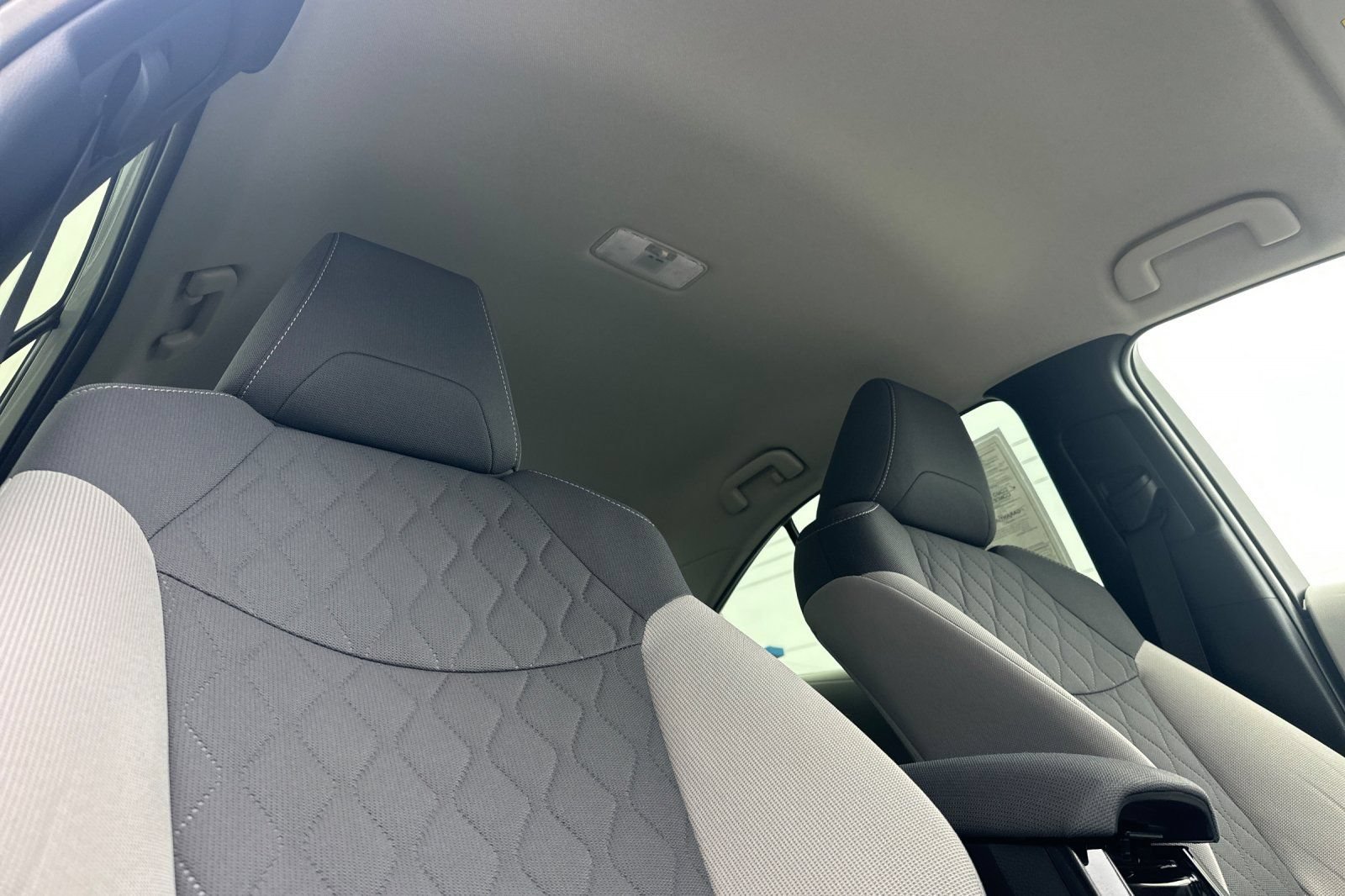 Used 2022 Toyota Corolla LE FWD image 17