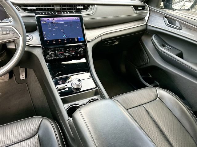 Used 2024 Jeep Grand Cherokee L Limited w/ Luxury Tech Group II image 24