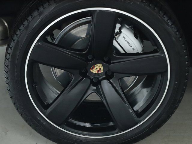 Used 2021 Porsche Macan Turbo image 39