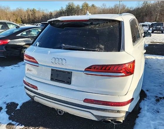 Used 2021 Audi SQ7 Premium Plus w/ Driver Assistance Package image 3
