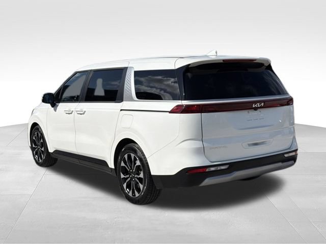 Used 2024 Kia Carnival EX FWD image 11
