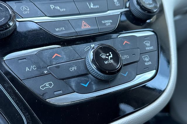 Used 2022 Chrysler Pacifica Touring-L FWD image 29