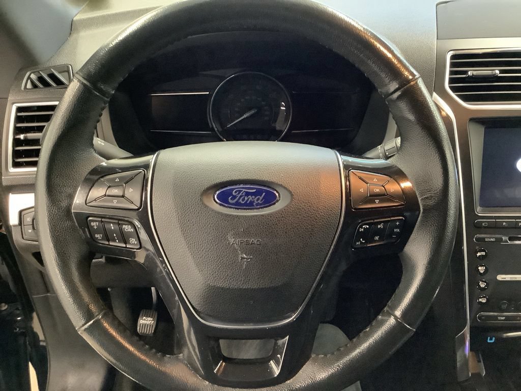 Used 2018 Ford Explorer Limited w/ Equipment Group 301A AWD/4WD image 10