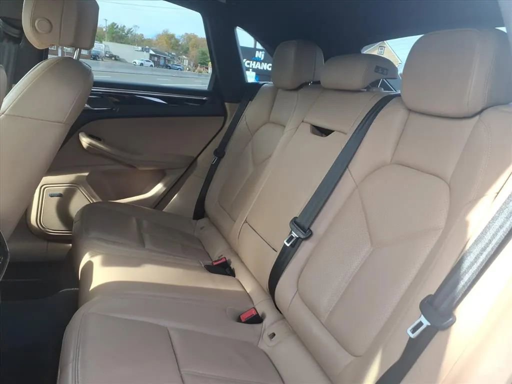 Used 2022 Porsche Macan image 22