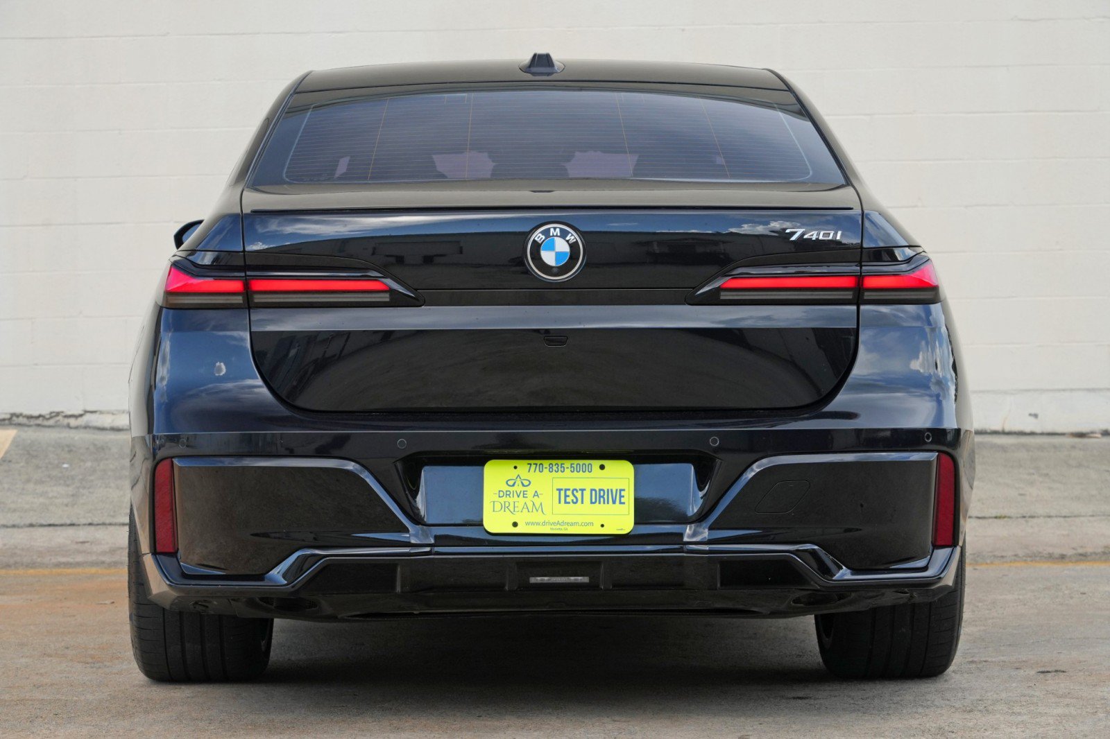 Used 2024 BMW 740i w/ Premium Package 2 RWD image 11