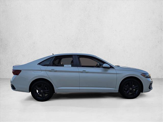 Used 2024 Volkswagen Jetta SE w/ Black Wheel Package image 4