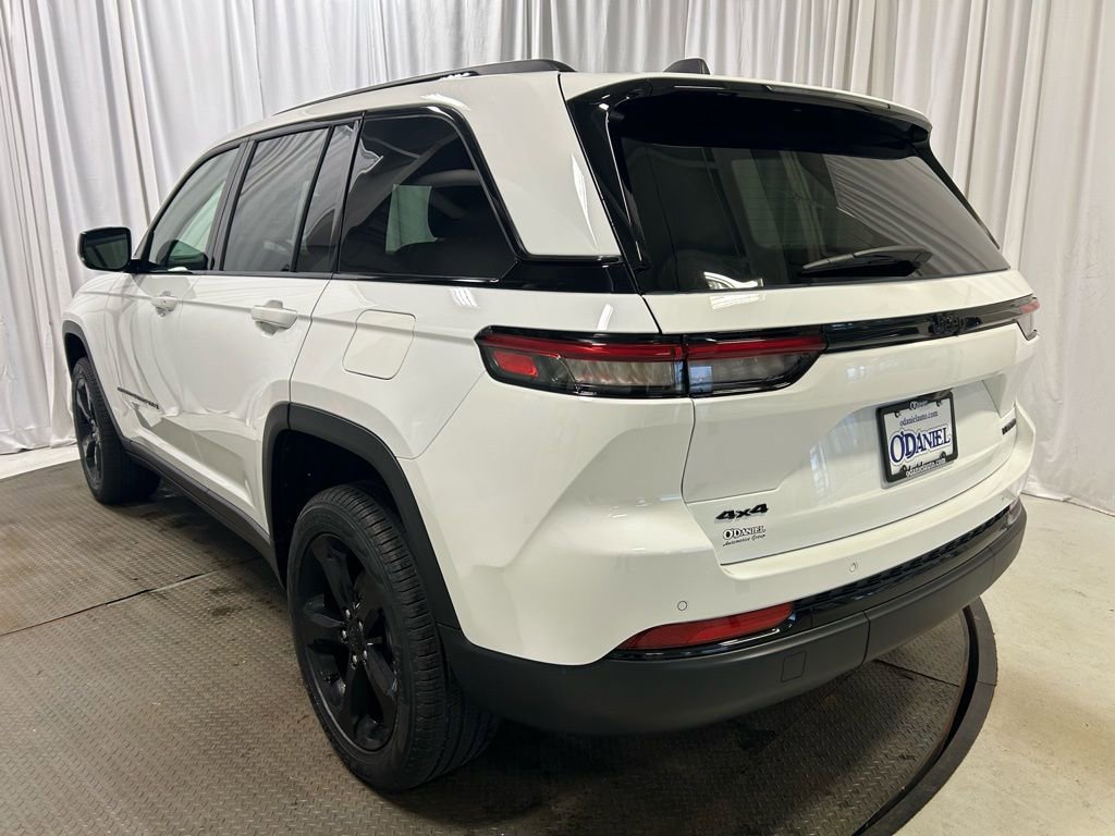 New 2025 Jeep Grand Cherokee Limited w/ Black Appearance Package image 27