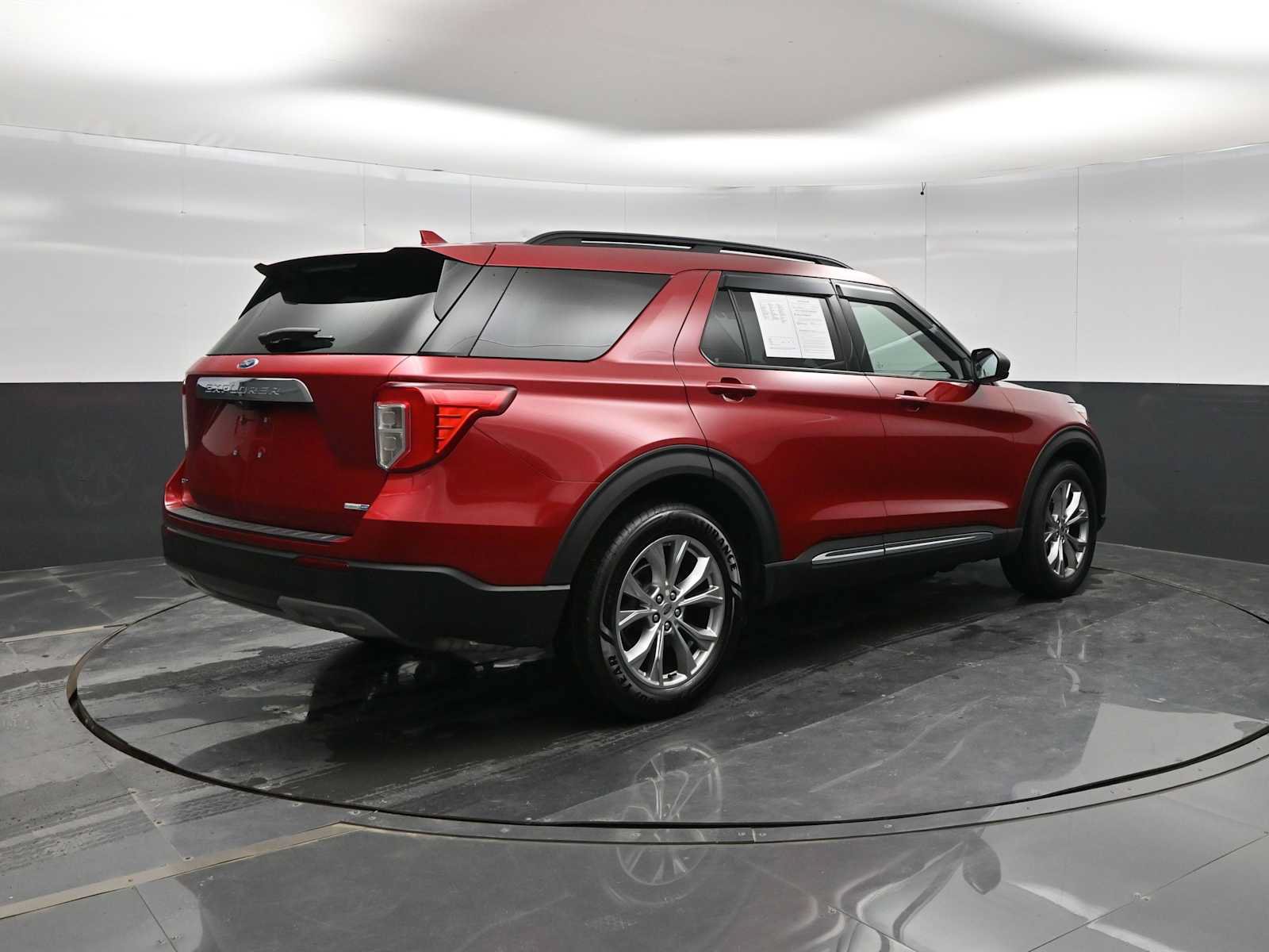 Used 2020 Ford Explorer XLT w/ Equipment Group 202A AWD/4WD image 7