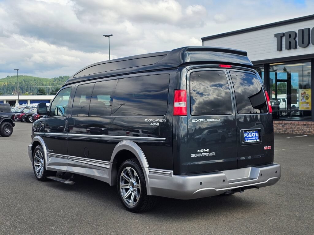 Used 2017 GMC Savana 2500 RWD image 2