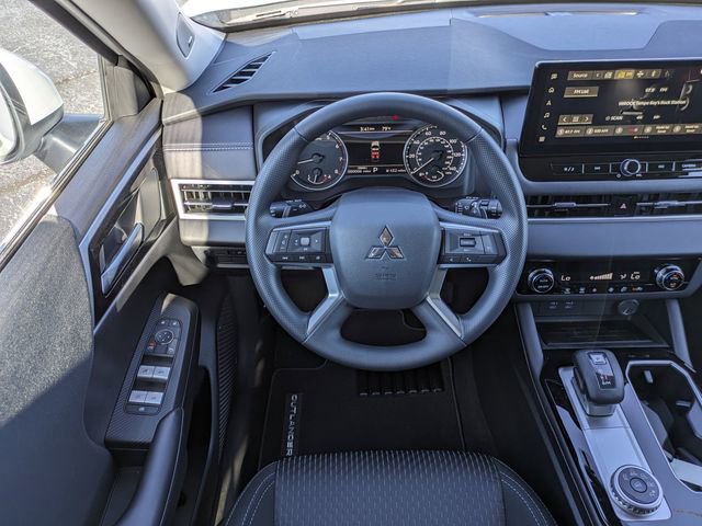 New 2025 Mitsubishi Outlander ES image 16