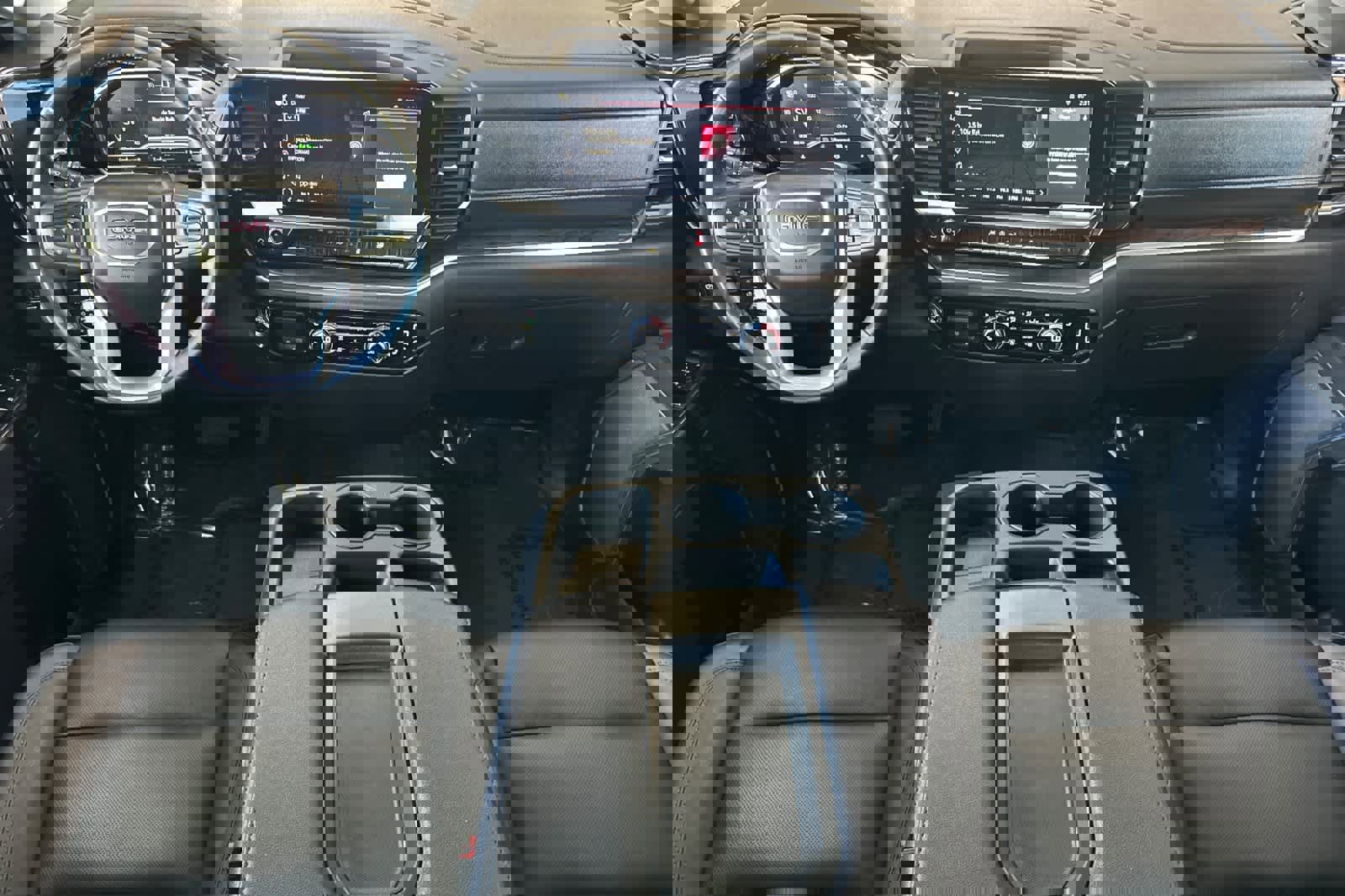 Used 2025 GMC Sierra 1500 SLT image 3