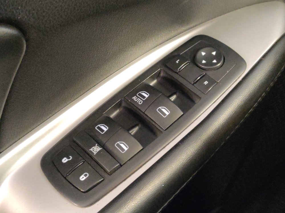 Used 2017 Dodge Journey SXT w/ Comfort/Convenience Group FWD image 27