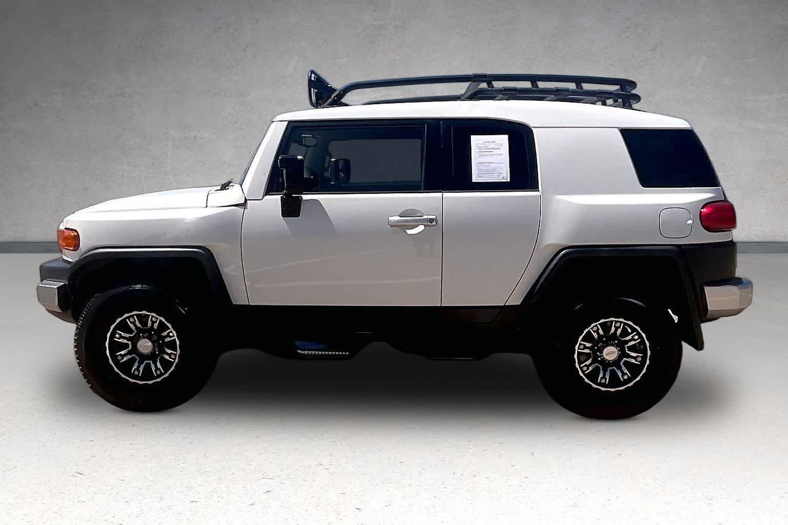Used 2010 Toyota FJ Cruiser 2WD image 3