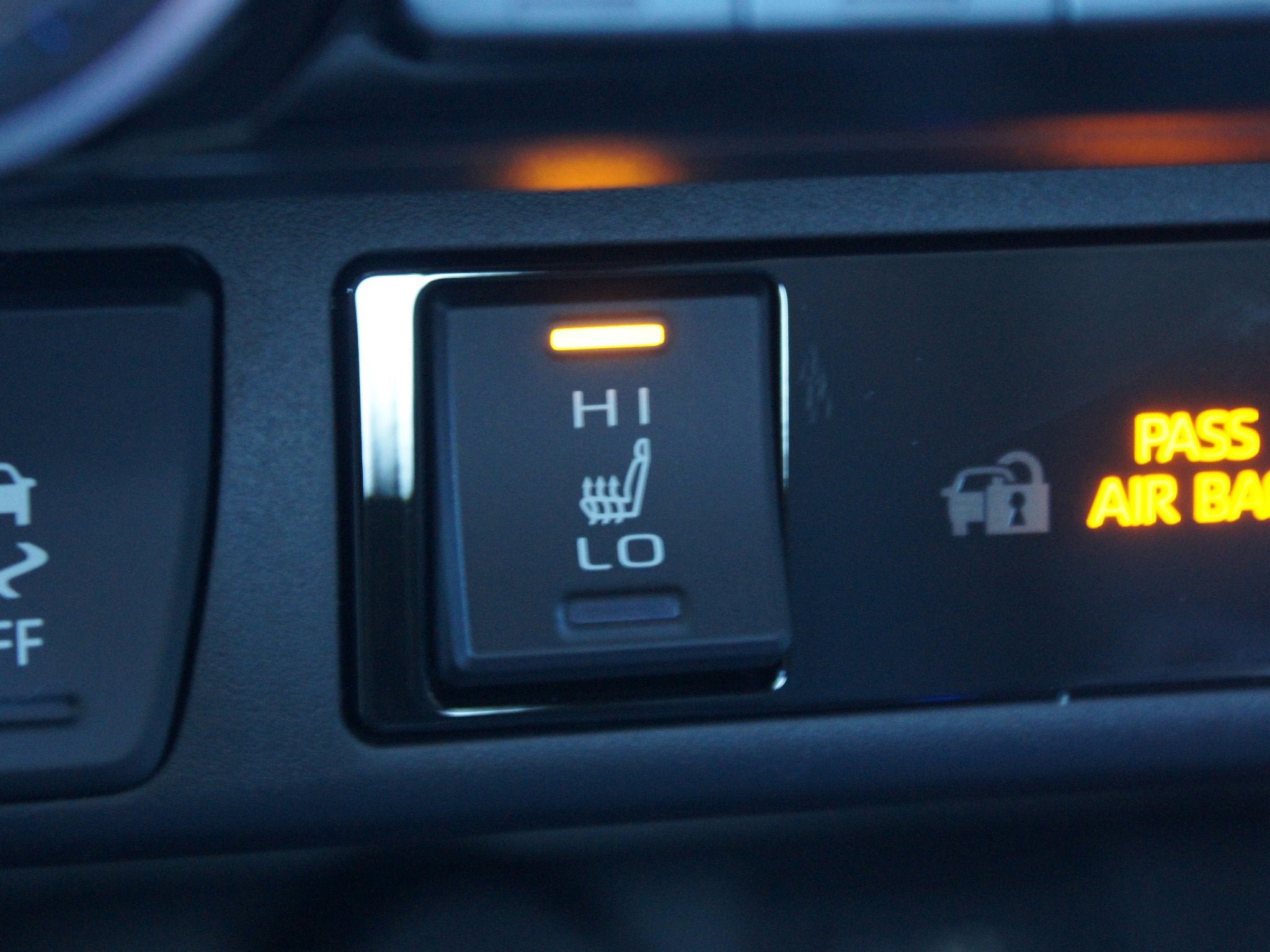 Used 2025 Toyota RAV4 SE image 14